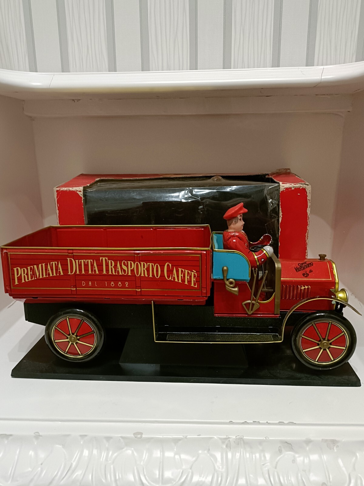 FIAT TRUCK OF THE AWARD-WINNING COFFEE TRANSPORT COMPANY VERGNANO