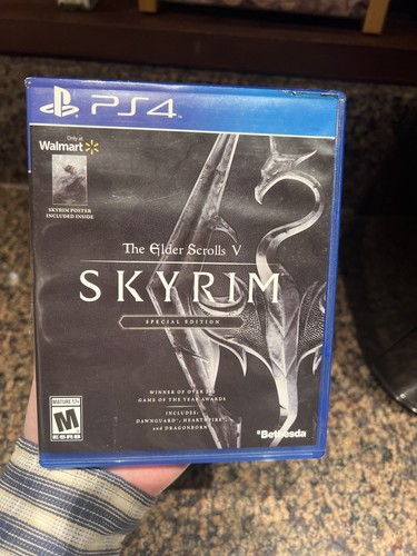 The Elder Scrolls V Skyrim Special Edition PS4 Walmart Exclusive With Posters - Picture 1 of 6