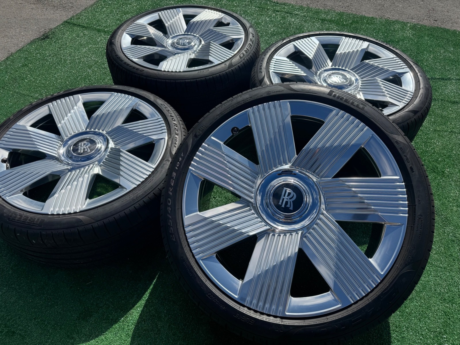 Rolls Royce Spectre Wheels OEM TIRES TPMS SET 4 OEM 90780 88056  23"