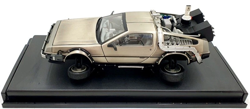 Sunstar 1/18 Scale 2711 Back To The Future Part 1 Time Machine Delorean - Image 3 of 4