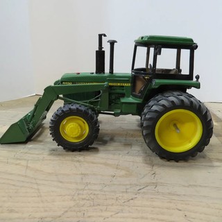 Ertl John Deere "4450" MFD Tractor "Customized" 1/16 JD 45863 CU E
