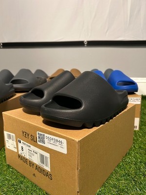 Yeezy ADIDAS YEEZY SLIDE Onyx Black   SIZE  8 / 9.5W |    All items are new |