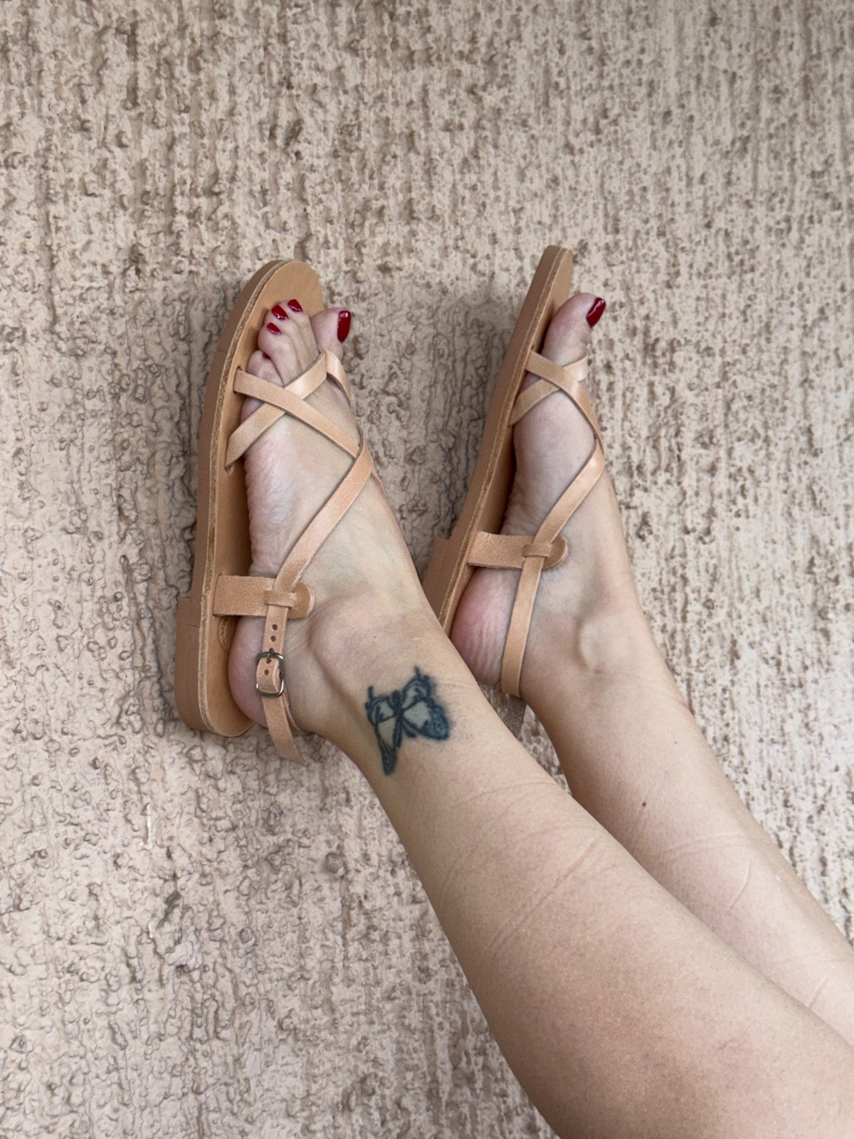 Sandalias de cuero minimalistas hechas a mano para mujer