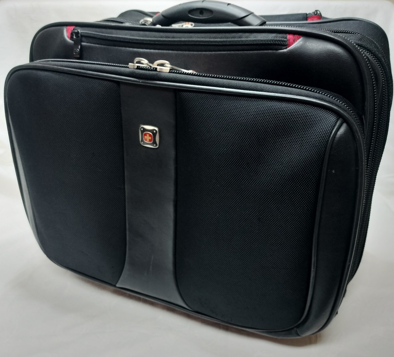 Wenger Swiss Army Gear Wheeled Business Case w/Laptop Space 