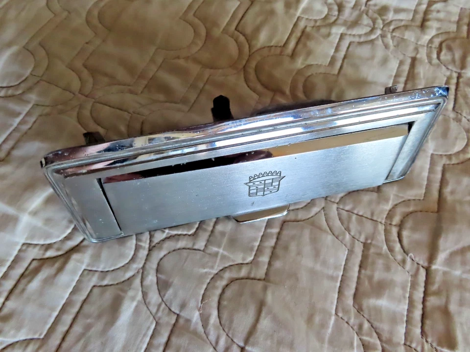 CENICERO PUERTA TRASERA DERECHA INTERRUPTOR VENTANA ENCENDEDOR BISEL 74-79 CADILLAC 9843728 Foto 2 de 4