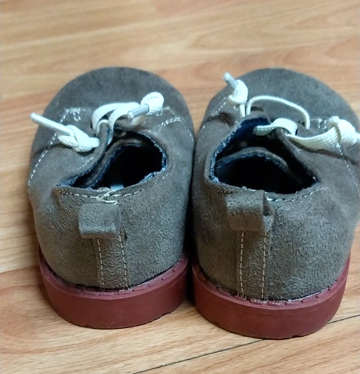 Zapatos para niños pequeños marrón imitación gamuza imitación encaje talla 5 marca George  Foto 2 de 4