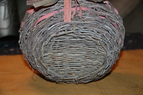 BASKET WITH WHITE WASHED HONEYSUCKLE & PINK WOVEN THROUGH 8" X 7"...4 1/2 " DEEP - Picture 7 of 8