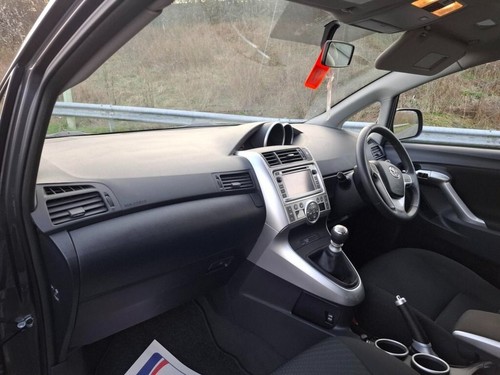 2012 Toyota Verso 2.0 D-4D TR MPV 5dr Diesel Manual Euro 5 (126 ps) MPV Diesel M - Picture 12 of 24