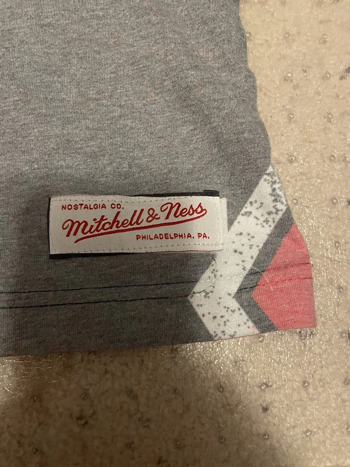 Camiseta sin mangas Mitchell & Ness NBA Chicago Bulls reloj violación color desvanecimiento pequeña Foto 2 de 4