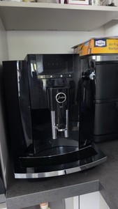 JURA E4 1450W Kaffeevollautomat - Piano Black (15435)