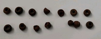 KONVOLUT 14 SELTENE ANTIKE RÖMISCHE ROTE GLASPERLEN 100-400 AD
