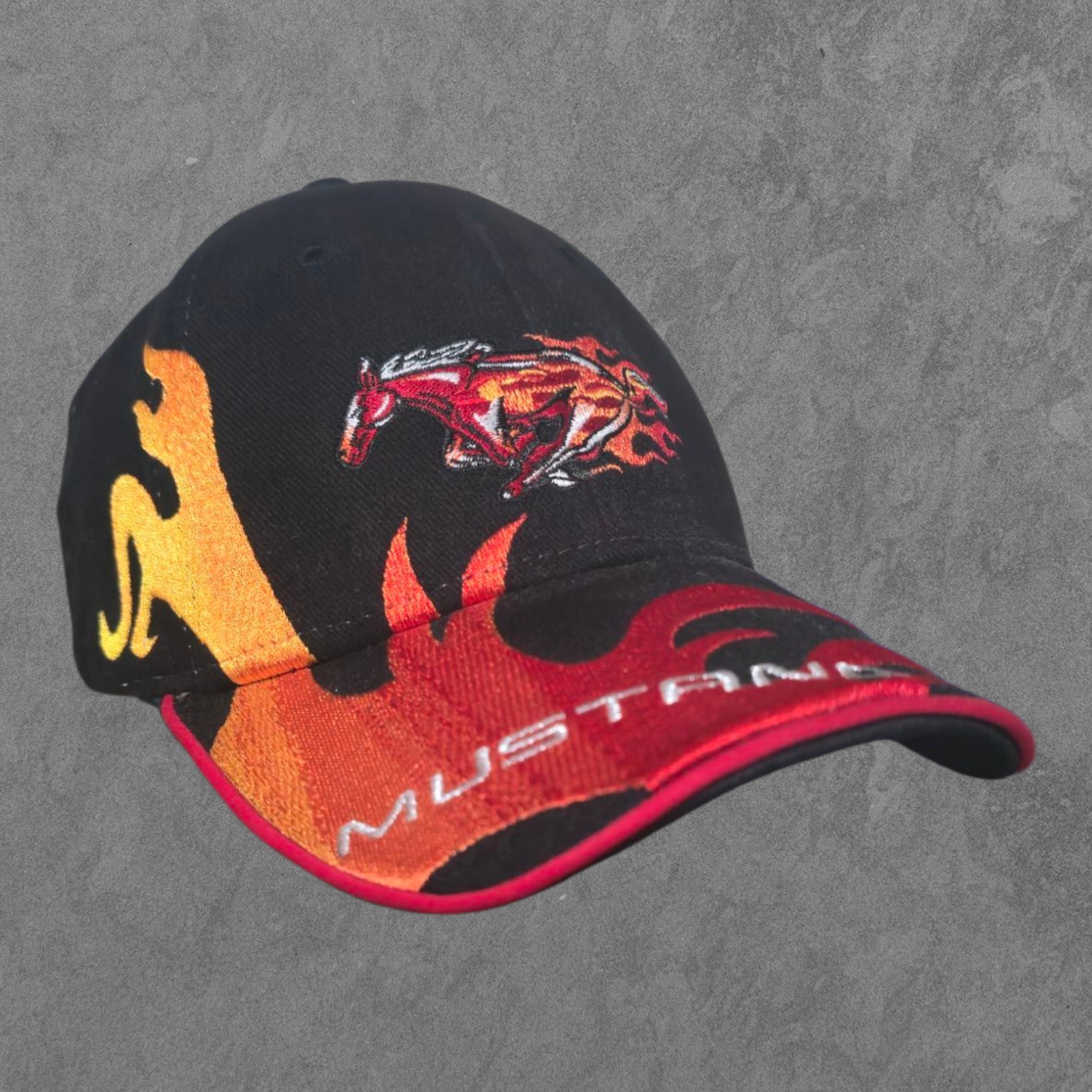 Cappello Vintage Ford Mustang Fiamme Pony Regolabile Licenza Ufficiale