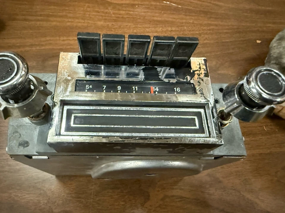 Ford Mustang Mach 1 Boss AM 1972 8 pistas radio tablero D2ZA-19A242-AF sin probar Foto 2 de 4