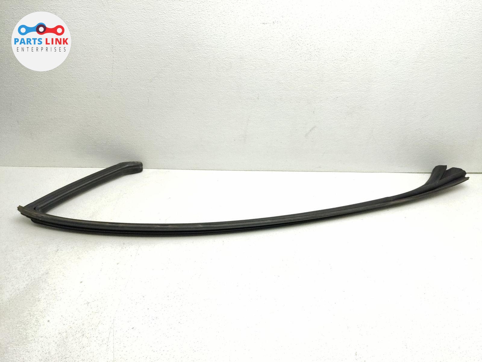 2007-19 MASERATI GRANTURISMO FRONT LEFT GASKET UPPER TRIM WINDOW RUBBER M145 OEM
