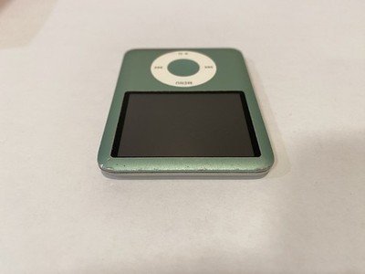 Apple iPod Nano 3rd Generation 8GB - Light Green - Lock Button