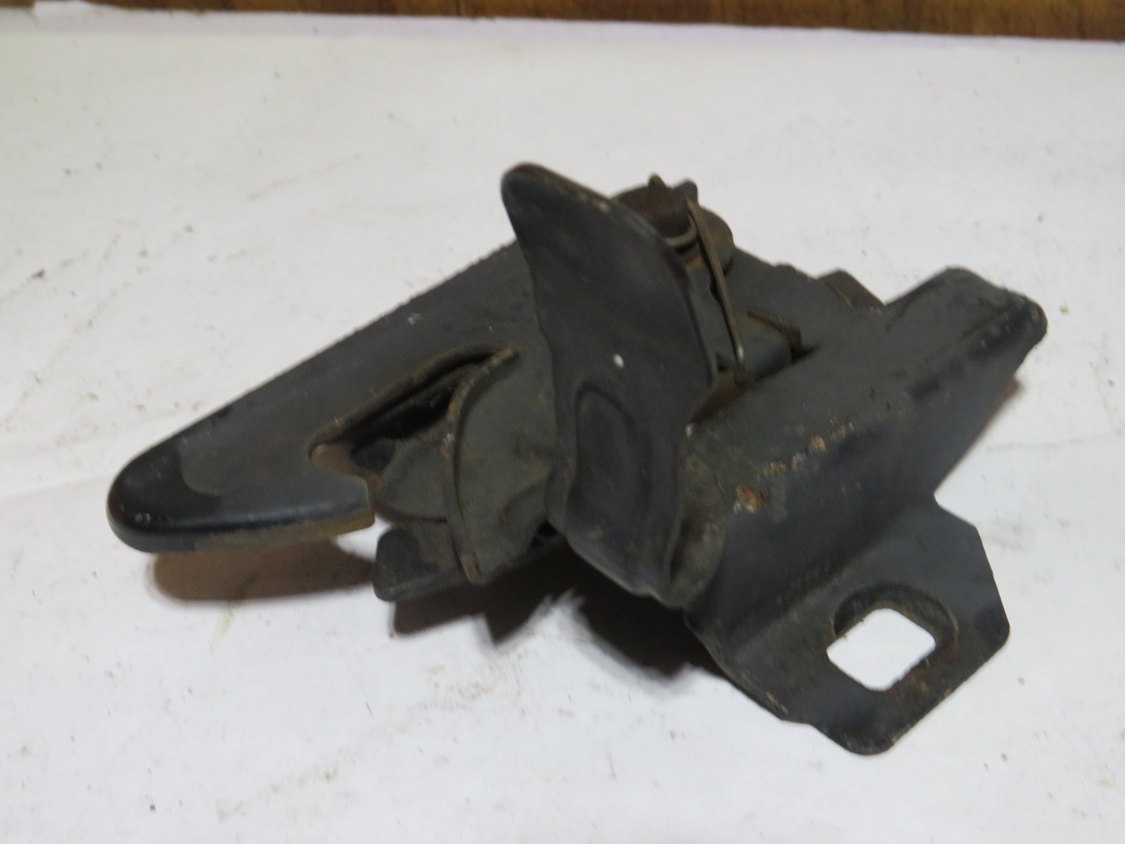 2006 2007 Chevy Duramax 3500 Van HOOD LATCH thumbnail 3