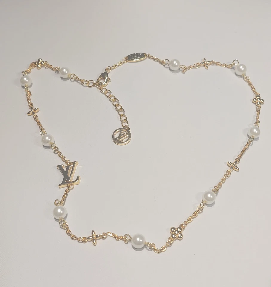 COLLAR FIRMA PERLAS LOUIS VUITTON - Caja y bolsa antipolvo incluidos Foto 4 de 4