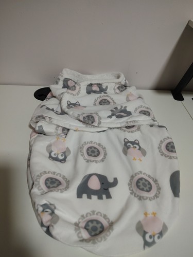 Blankets & Beyond Baby Girl 0-3 Months Pink Swaddle Fleece Blanket Lot of 4 - Picture 2 of 9