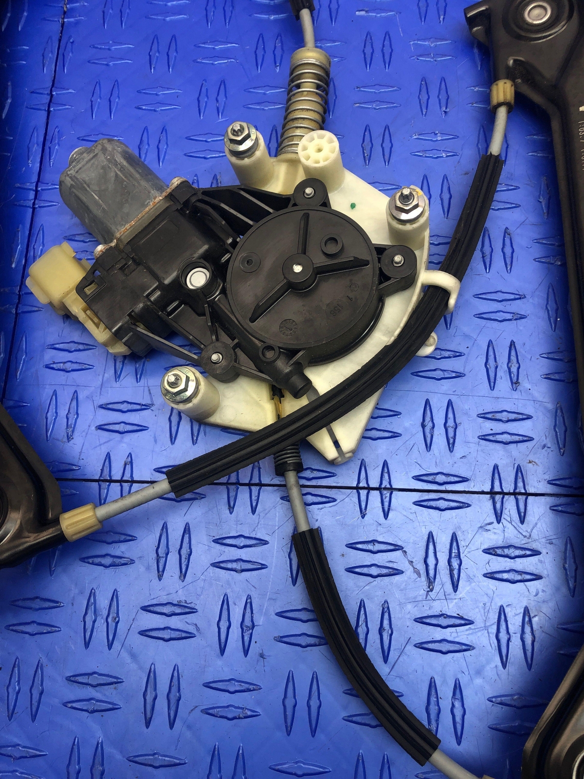 2014 - 2019 MASERATI GHIBLI M157 LEFT REAR DOOR WINDOW REGULATOR W/MOTOR OEM