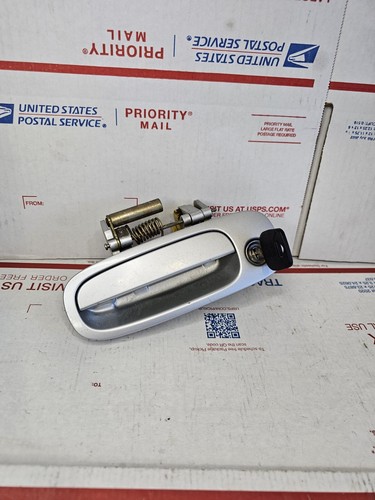Stoltz Front Left Door Handle – Toyota Camry 97-01 – Silver 1C8 – With Fixing Set