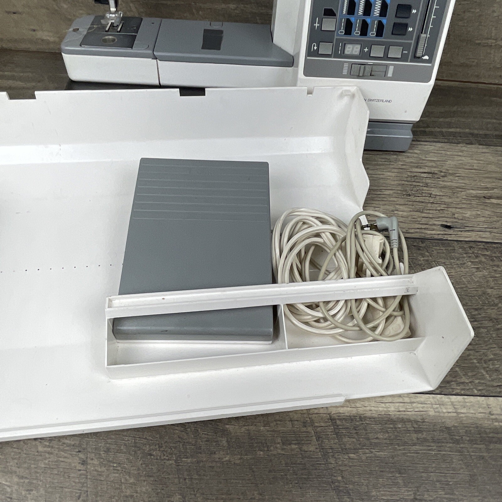 ELNA 5000 COMPUTER SEWING MACHINE WITH FOOT PEDAL AND COVER eBay