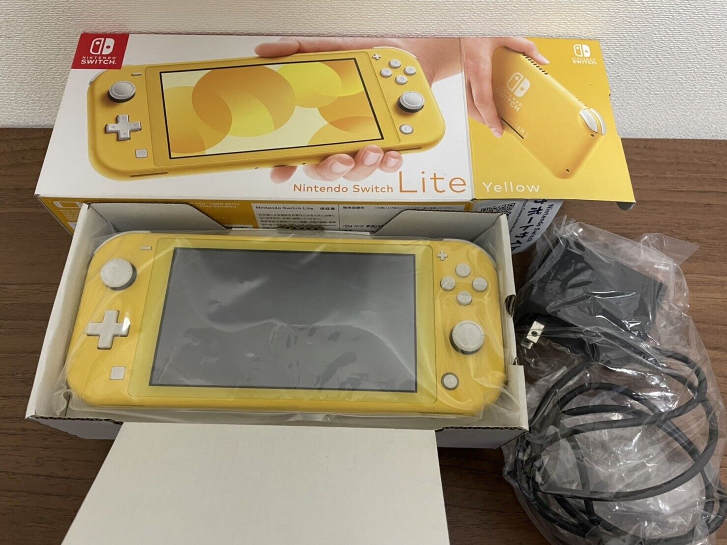 Nintendo Switch Lite - Yellow - REFURBISHED