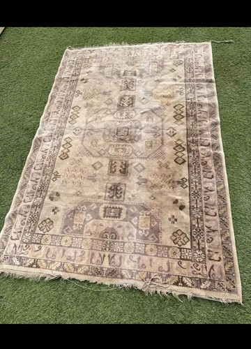 Large unique & beautiful Vintage Traditional Rug 195cm x 130cm