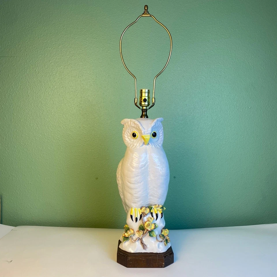 Lámpara de mesa italiana de colección con base floral de búho de terracota esmaltada blanca Foto 2 de 4