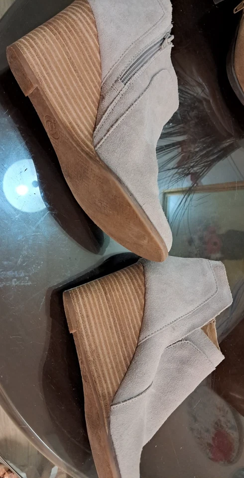 Botines de cuña de gamuza Lucky Brand beige de cuero con cremallera para mujer talla 8 otoño informales Foto 4 de 4