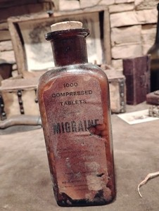 Antique Pre-WWI (1908 circa) Migraine Compressed Tablets Apothecary Bottle