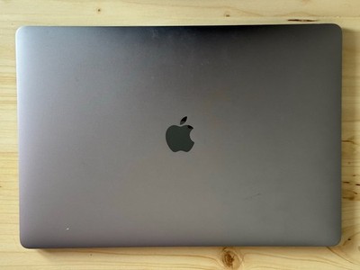 Apple MacBook Pro 2017, 15,4 Zoll, Core I7, 16GB DDR3, 256GB SSD, Space Gray