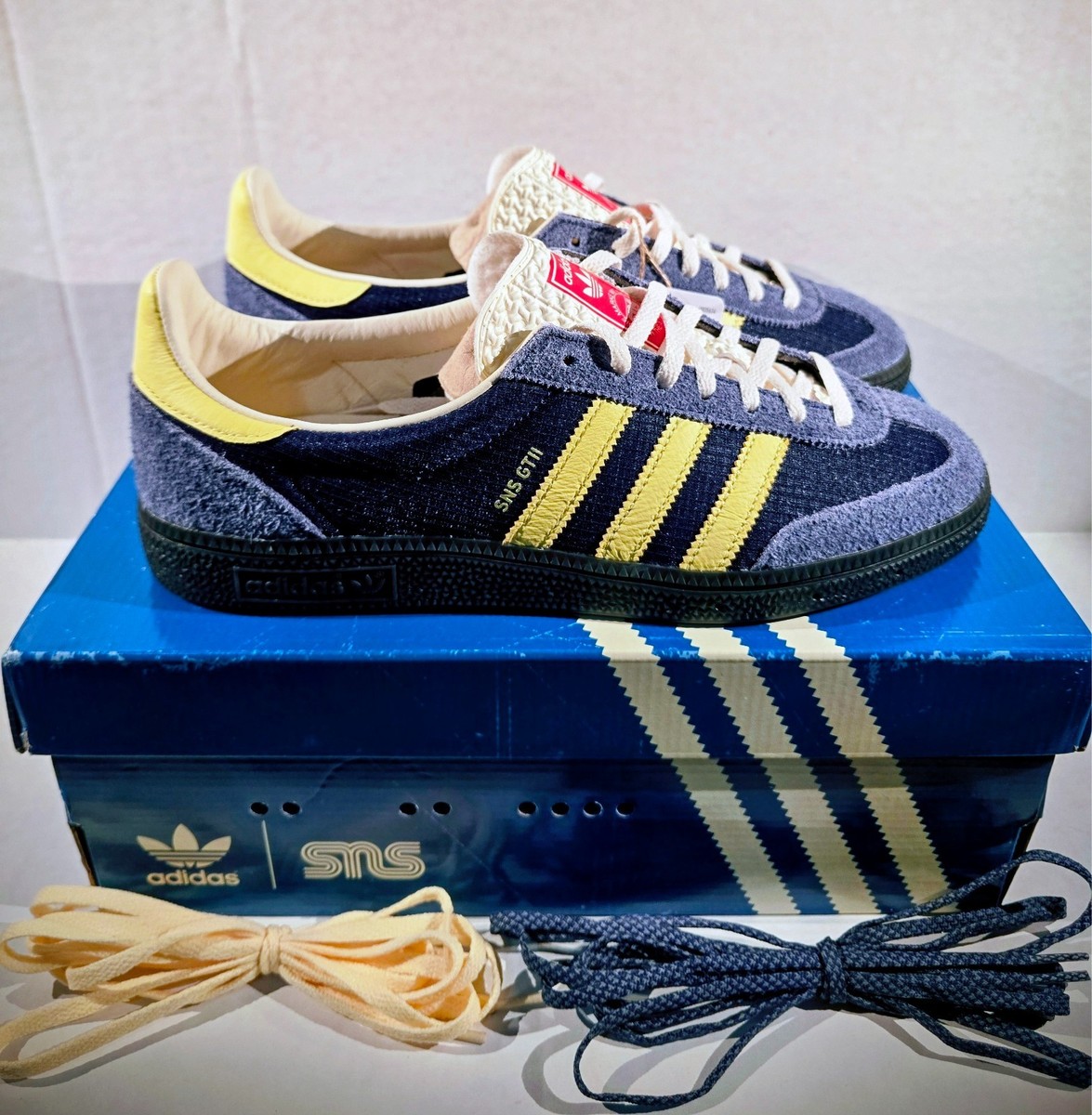 Adidas Originals SNS GT2 Berlin [Deadstock] | Mens US 9.5 / UK