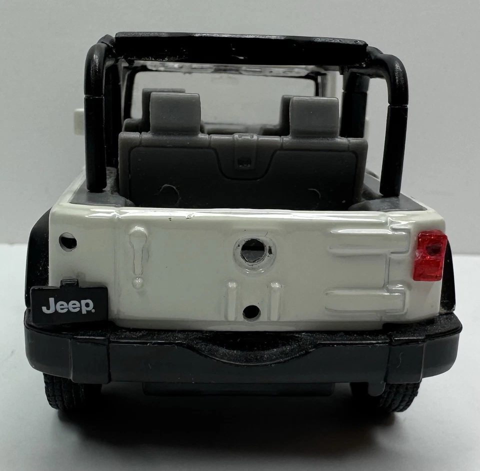 WELLY 1/34 Scale Jeep Wrangler Rubicon White No Box Missing Spare Tire - Image 3 of 4