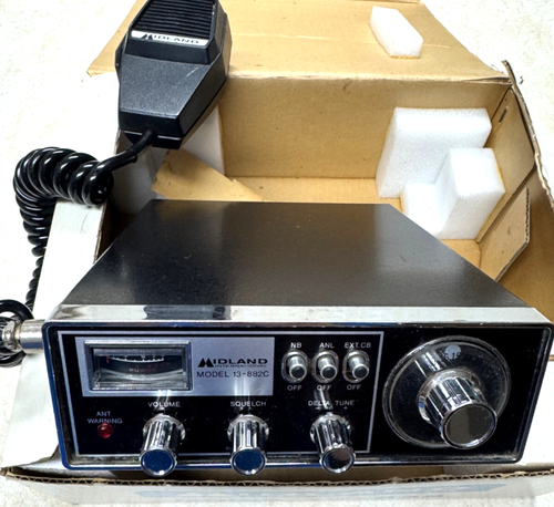 VINTAGE MIDLAND MODEL 13-882C BAND RADIO 1976 / JAPAN - UNTESTED