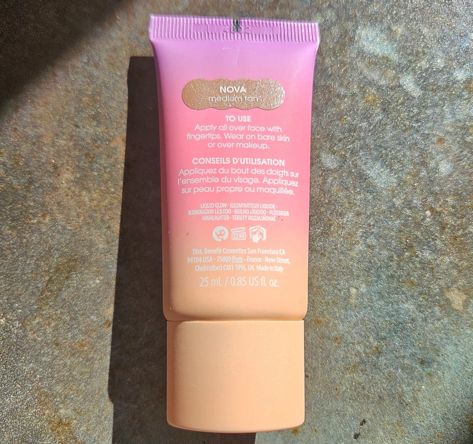 Iluminador líquido Benefit NOVA MEDIUM TAN Dew La La All-Over Glow .85 oz nuevo sin caja Foto 2 de 2
