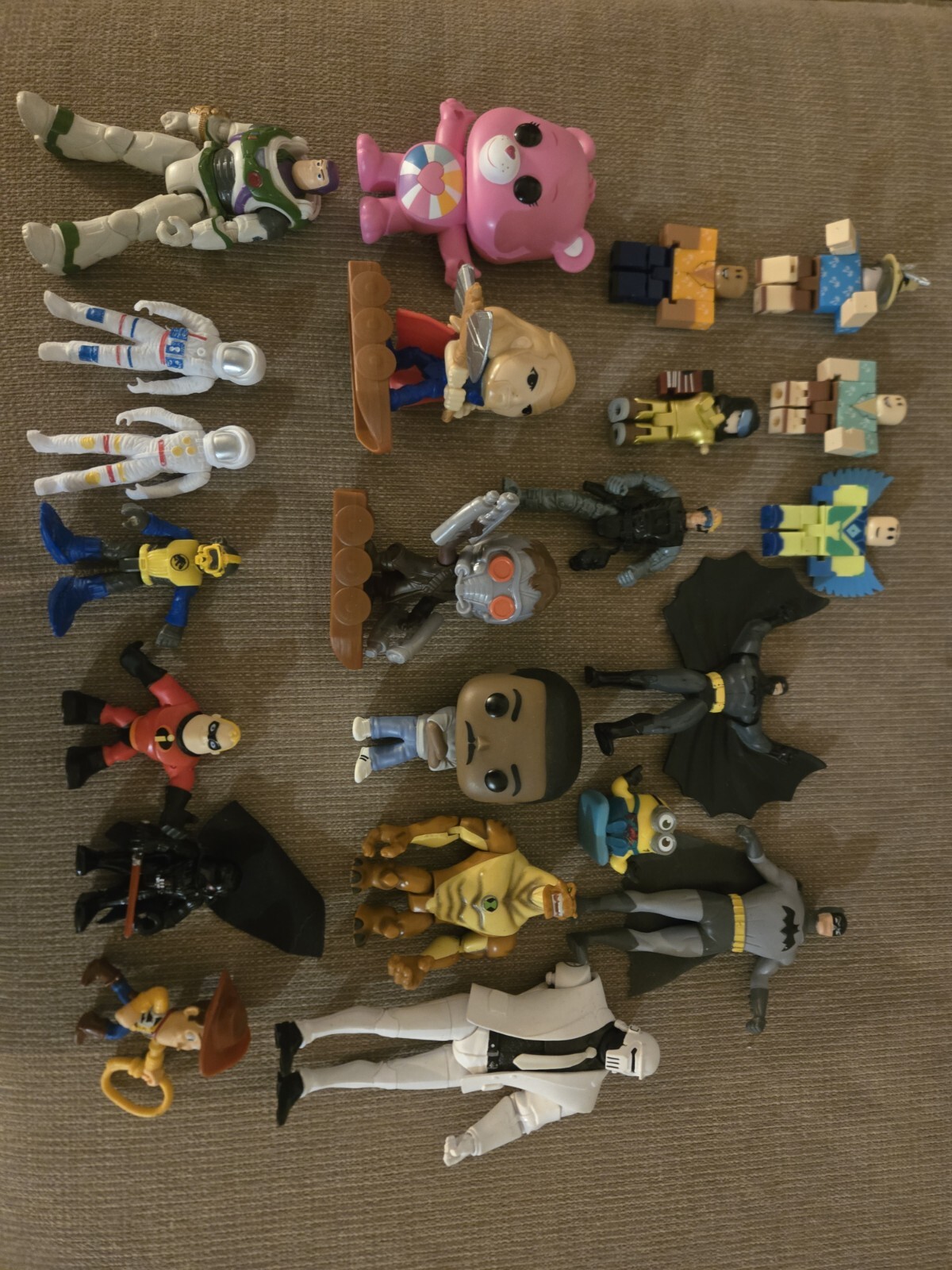 action figure mixed lot 22 Pieces Funko Pop Roblox Batman, Some Missing Parts
