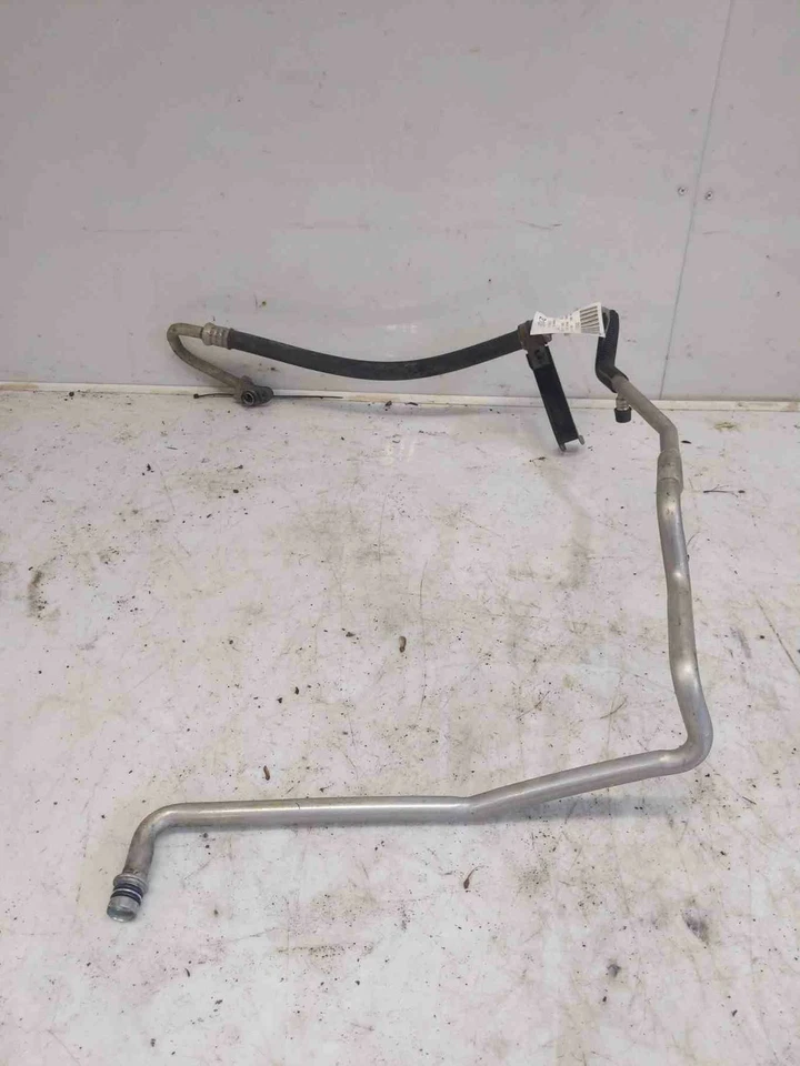 Manguera de succión de aire acondicionado Toyota Prius 2004-2009 genuina OEM 8870447040 Foto 2 de 3