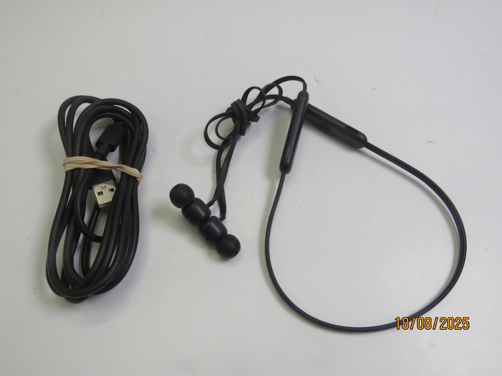 Beats by Dr. Dre Flex Bluetooth Wireless In-Ear Headphones - Black [BD146]