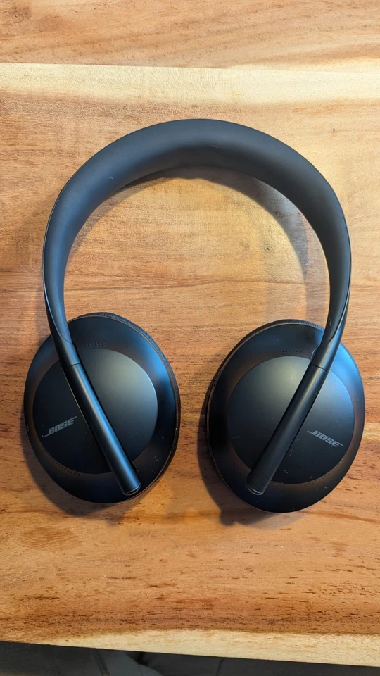 Bose Cuffie con cancellazione del rumore 700 Over Ear - Immagine 2 di 4