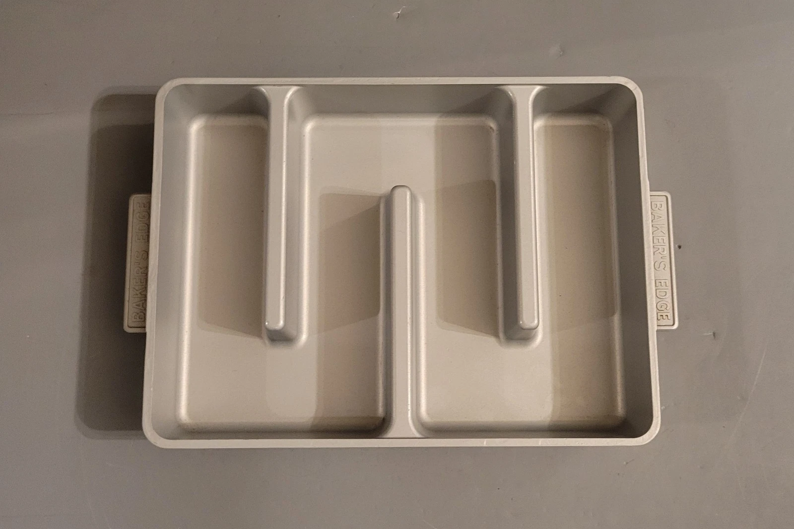 Baker's Edge Brownie Pan Non Stick Cast Aluminum 9x12