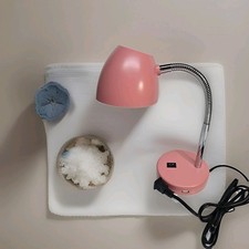 MaxLite 3.5W LED Desk Lamp w/ USB 2.0 Port, 220 Lumens, 25K Life Hrs 3000K, Pink