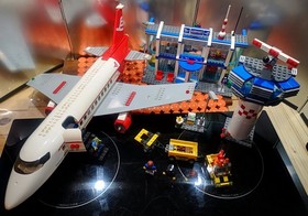 Complete Lego 3182 Airport City airplane jet terminal with manuals