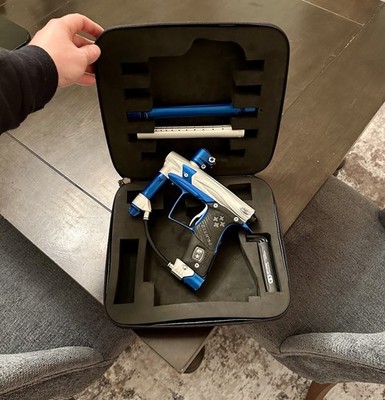 Planet Eclipse Dynasty Geo 2 - Dust White/ Blue Paintball Marker/Gun MINT RARE