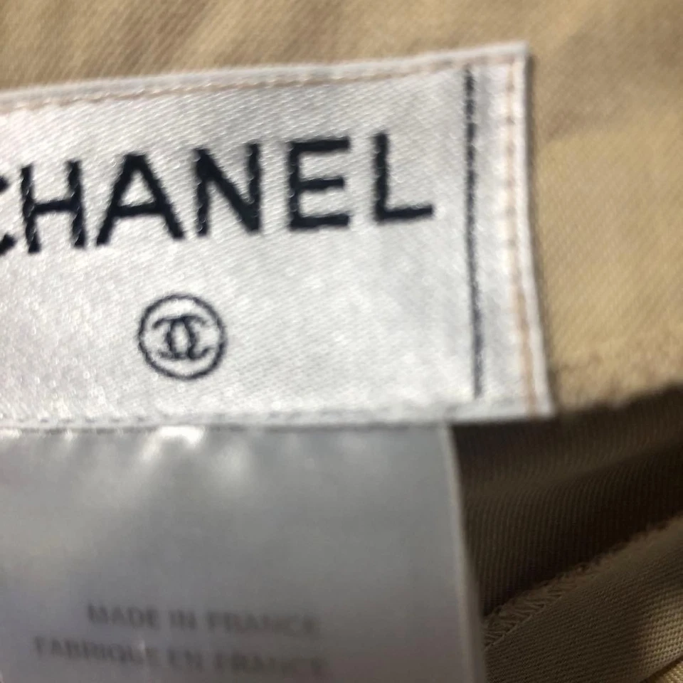 FALDA ACAMPANADA CHANEL BEIGE USADA CON BOTÓN LOGO TRASERO BUENA Foto 2 de 4