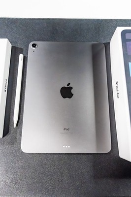Apple iPad Air 4th Gen 11'' 64GB Wi Fi Space Gray MYFM2LL/A A2316 + Apple Pencil