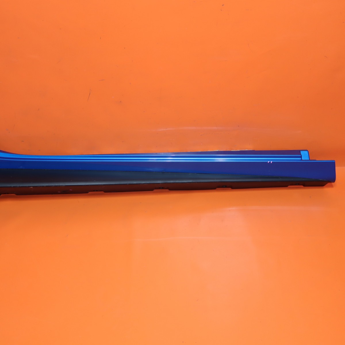 Ferrari 488 2016-2019 Right Rocker molding P/N 086612000