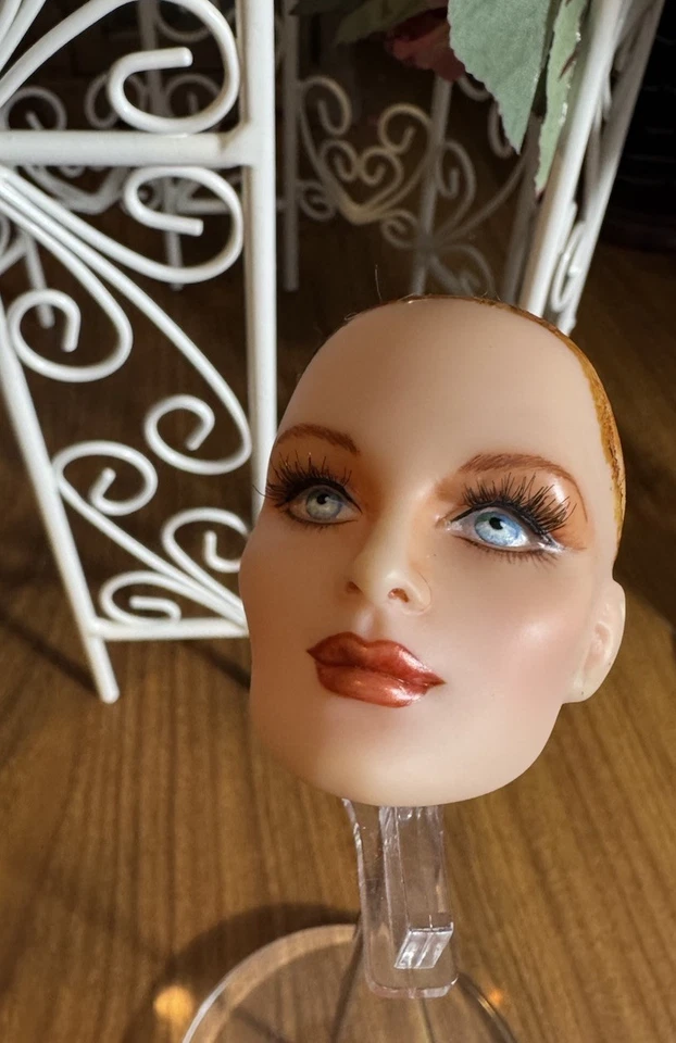 MUÑECA CED, 20 PULGADAS DE ALTO, PARA PIEZAS O REPARACIÓN, LEER POR FAVOR Foto 2 de 4