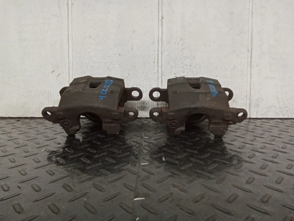 Par de pinzas de freno delanteras Chevrolet S10 S10 Blazer S15 Jimmy 1983-1997 4x4 OEM Foto 3 de 4