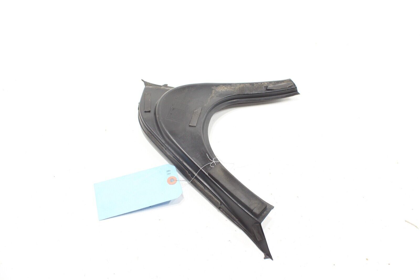 MASERATI GHIBLI TRUNK REAR RIGHT SIDE CORNER WEATHERSTRIP SEAL OEM 2014 - 2020