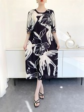 Brand New Leisure Elegance Pleated Fabric Round Neck Printed Pleated Dress